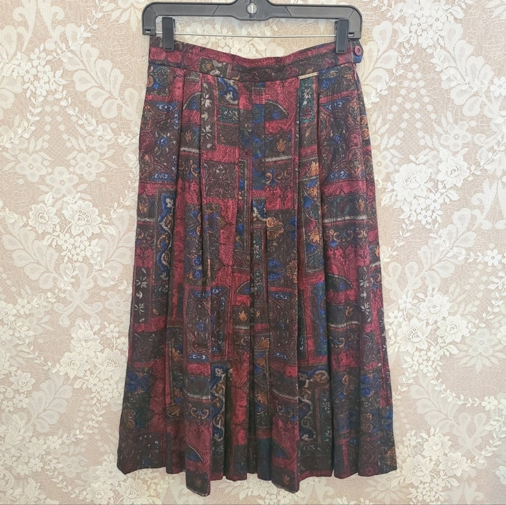 GEIGER Brand Made In Austria Pleated Skirt A-Line Floral Tapestry Print Dark Red